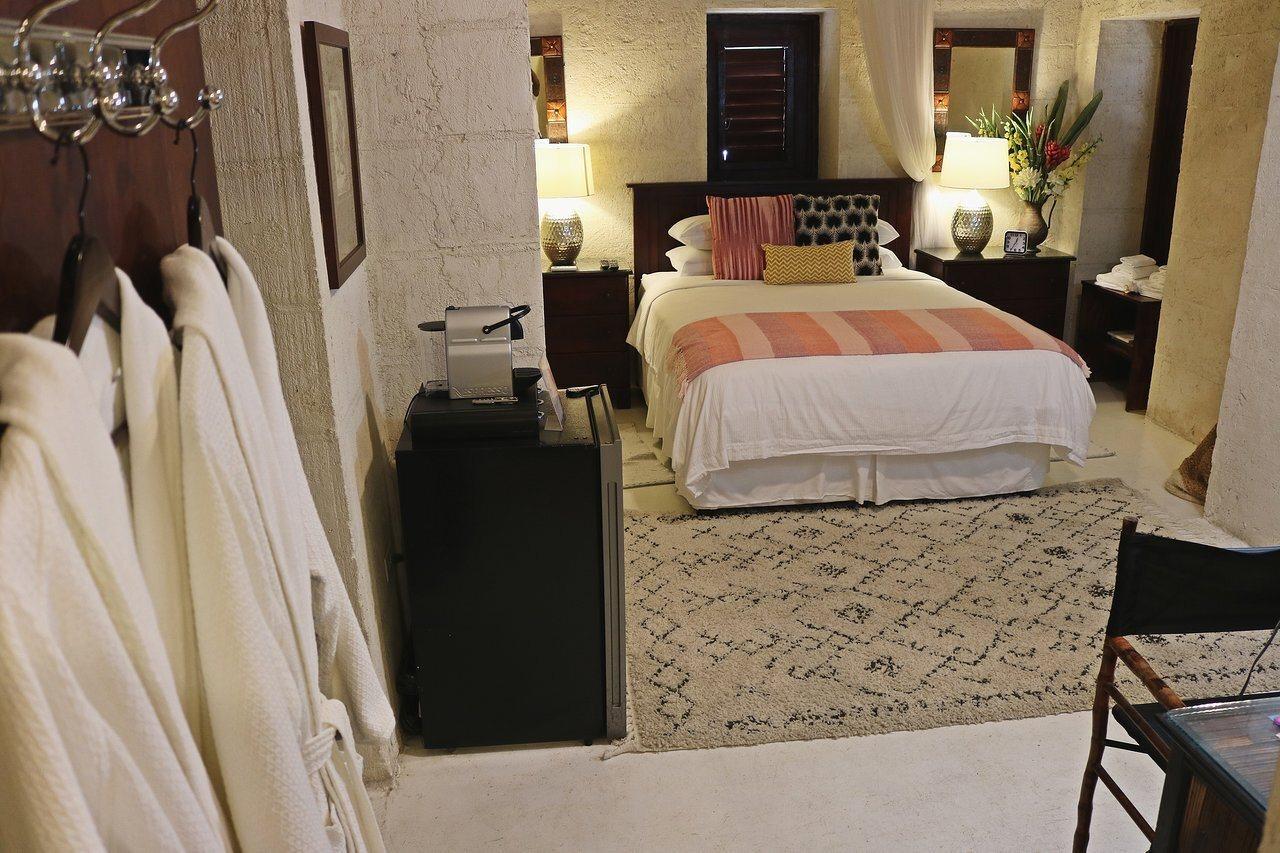 Sweetfield Manor Hotel Bridgetown Bagian luar foto