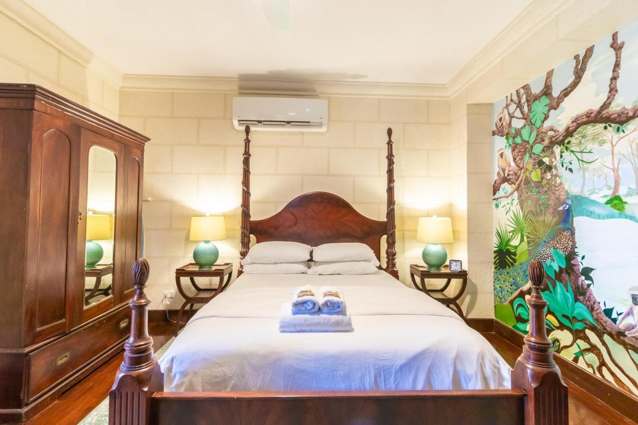 Sweetfield Manor Hotel Bridgetown Bagian luar foto