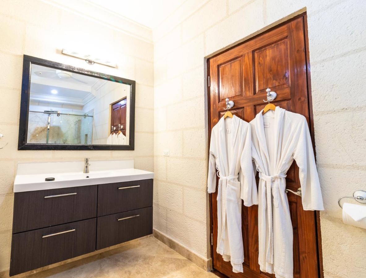Sweetfield Manor Hotel Bridgetown Bagian luar foto