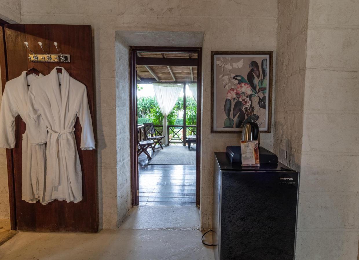 Sweetfield Manor Hotel Bridgetown Bagian luar foto
