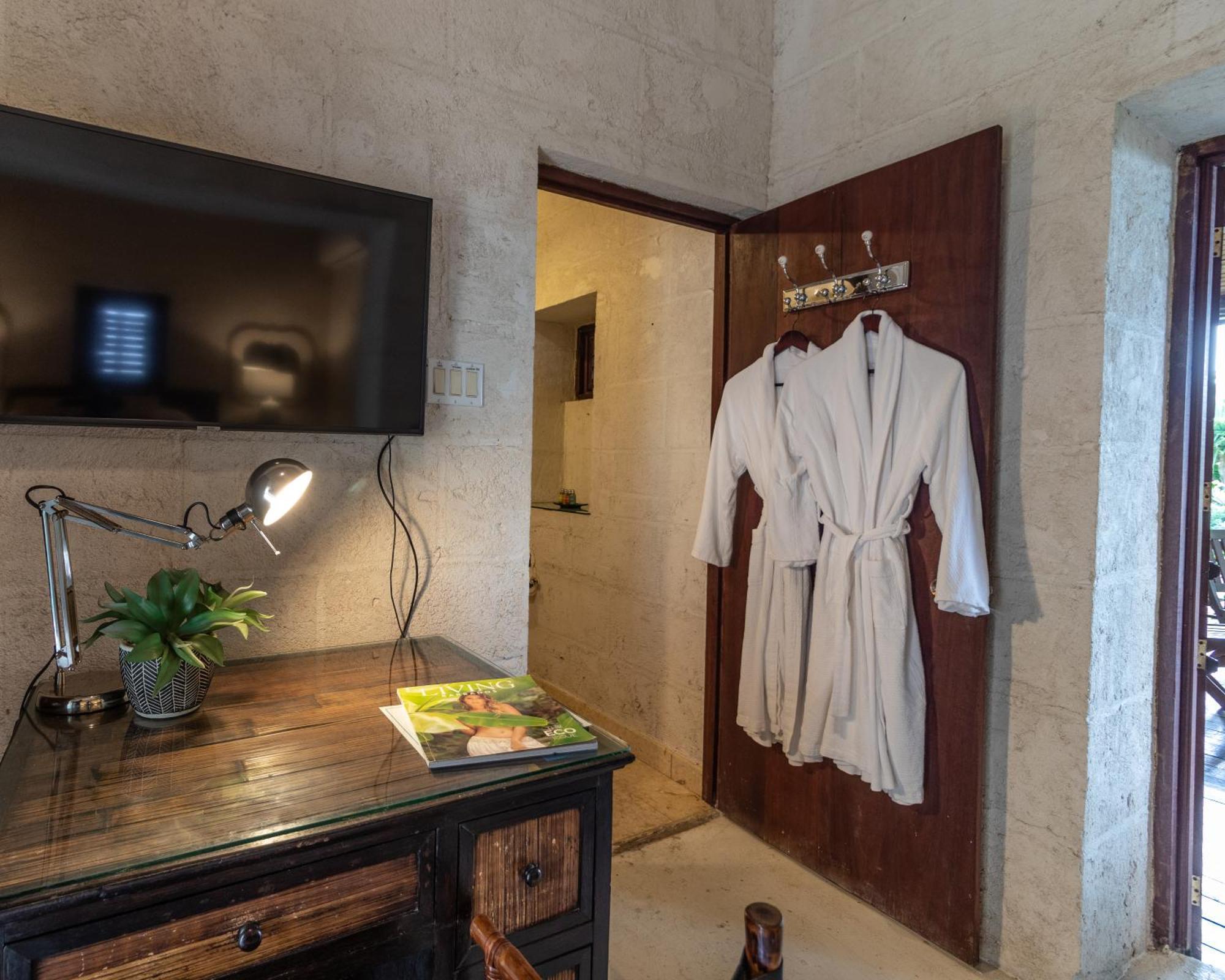 Sweetfield Manor Hotel Bridgetown Bagian luar foto