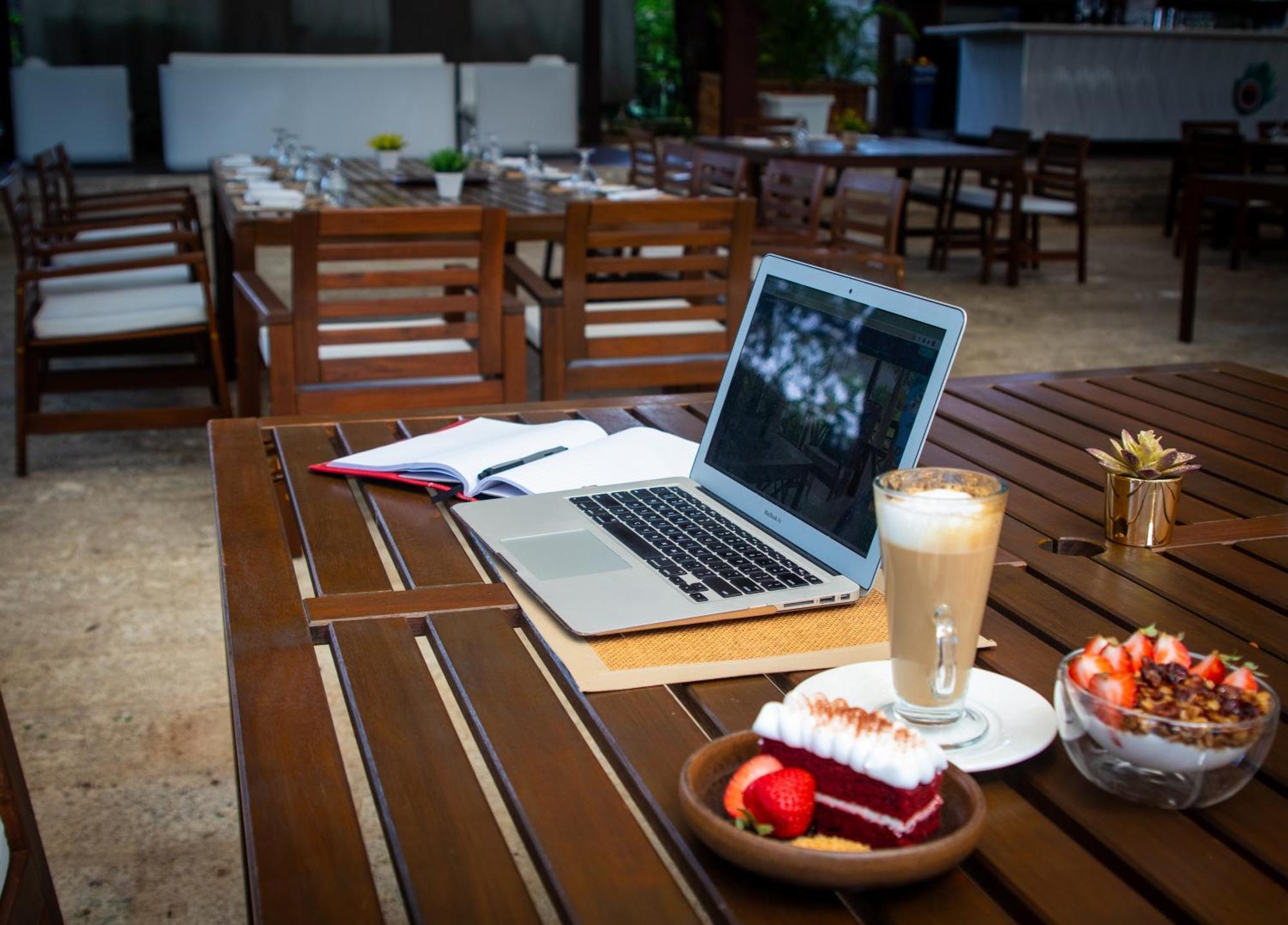 Sweetfield Manor Hotel Bridgetown Bagian luar foto