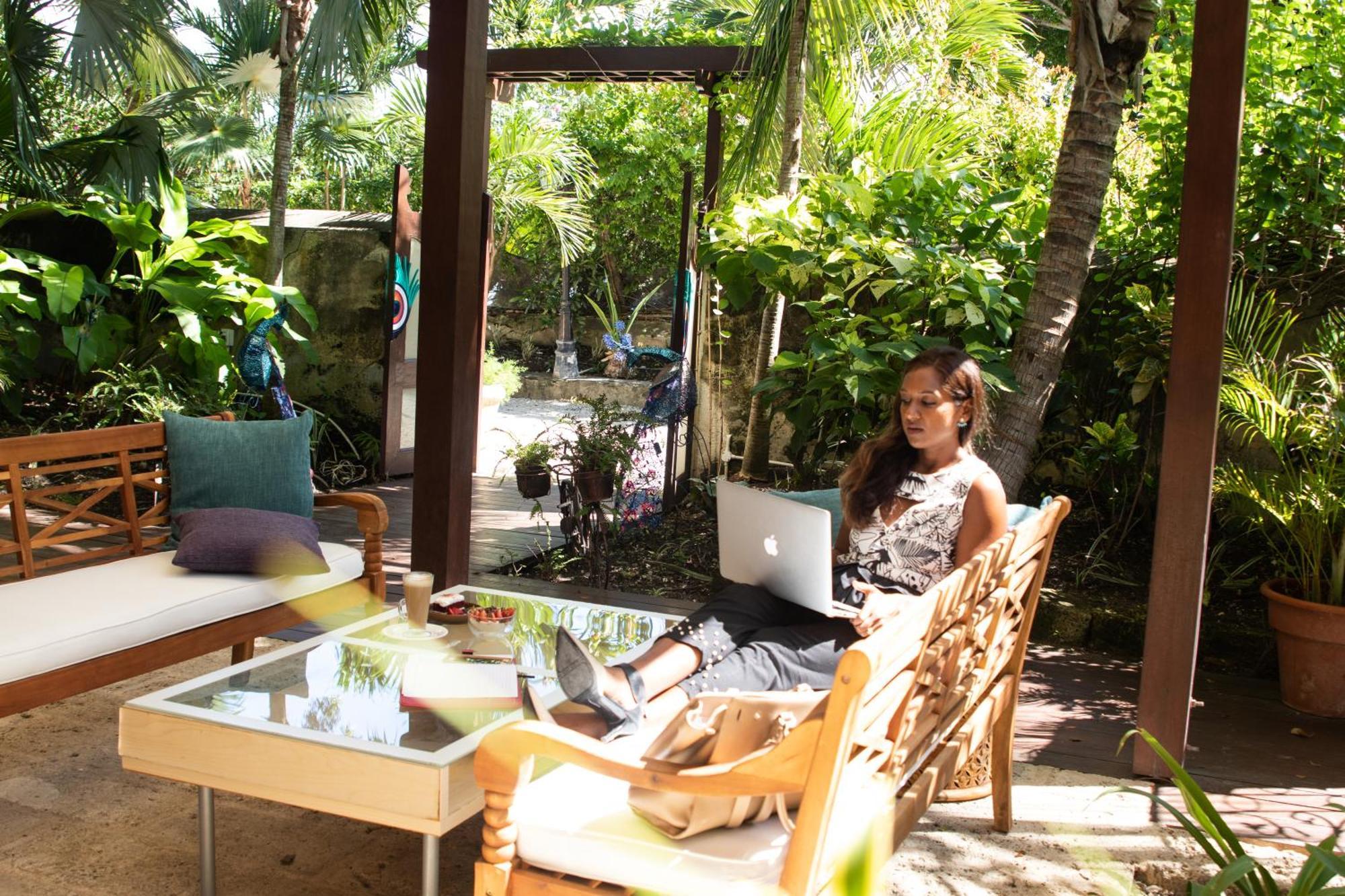 Sweetfield Manor Hotel Bridgetown Bagian luar foto